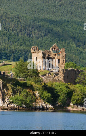 Urquhart Castle und Loch Ness, in der Nähe von Drumnadrochit, Highland Region, Schottland. Stockfoto