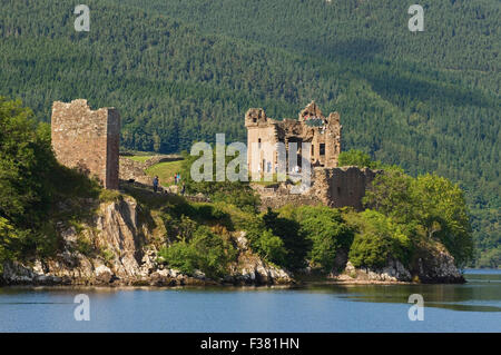 Urquhart Castle und Loch Ness, in der Nähe von Drumnadrochit, Highland Region, Schottland. Stockfoto