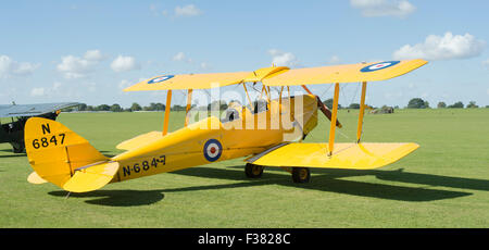 De Havilland Tiger Moth DH82A N-6847 Doppeldecker auf Unternehmen Flugplatz, Northampton, England Stockfoto