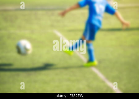 Kinder spielen Fußball, Elfmeter, streut Unschärfe Sport Hintergrundbild Stockfoto