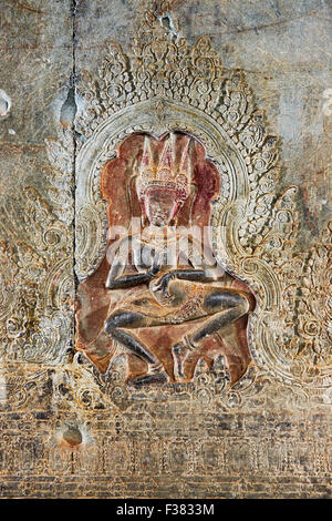 Basrelief Apsara (himmlische Tänzerin) bei Tempelanlage Angkor Wat. Angkor archäologischer Park, Siem Reap Provinz, Kambodscha. Stockfoto