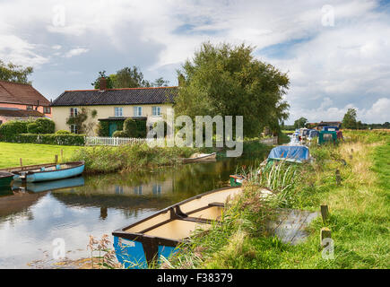 Boote am Fluß Thurne auf West Somerton auf den Norfolk Broads Stockfoto