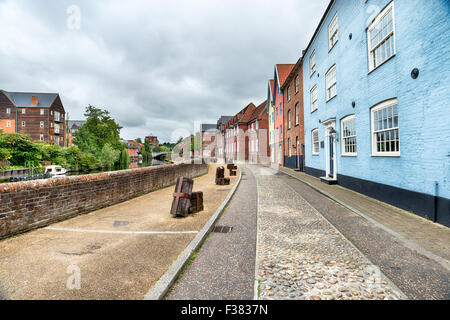 Die hübschen Häuser mit Blick auf den Fluss Wensum in Norwich, Norfolk Stockfoto