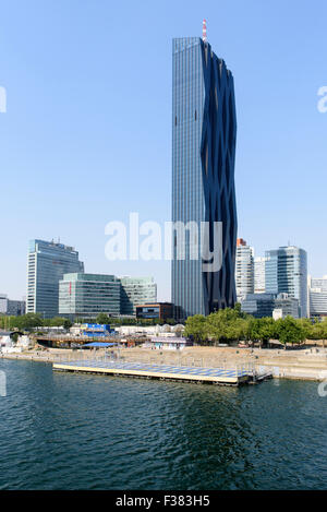 Copa Cagrana und moderner Architektur in Donau und UNO-City, Wien, Österreich Stockfoto