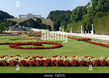 Park und Gloriette späten barocken Städten Schloss Schönbrunn, Wien, Österreich, Weltkulturerbe Stockfoto