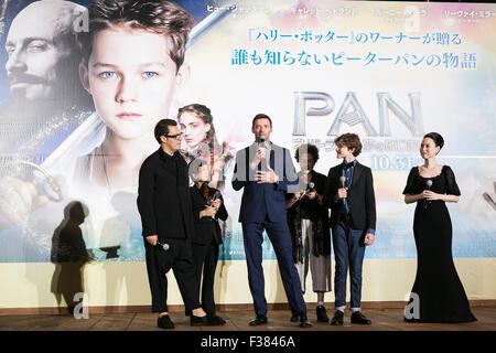 Tokio, Japan. 1. Oktober 2015. (L, R) Regisseur Joe Wright, Schauspieler Hugh Jackman, junge Schauspieler Levi Miller und japanische Pop-Sängerin Seiko Matsuda sprechen während der japanischen Premiere für den Film Pan in Roppongi Hills Arena am 1. Oktober 2015, Tokio, Japan. Der Film trifft japanische Theater am 31. Oktober. Credit: Rodrigo Reyes Marin/AFLO/Alamy Live News Stockfoto