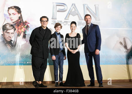 Tokio, Japan. 1. Oktober 2015. (L, R) Regisseur Joe Wright, junge Schauspieler Levi Miller, japanische Pop-Sängerin Seiko Matsuda und Schauspieler Hugh Jackman posieren für die Kameras während der japanischen Premiere für den Film Pan in Roppongi Hills Arena am 1. Oktober 2015, Tokio, Japan. Der Film trifft japanische Theater am 31. Oktober. Credit: Rodrigo Reyes Marin/AFLO/Alamy Live News Stockfoto