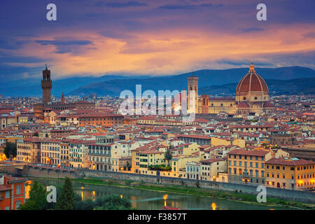 Florenz. Bild von Florenz, Italien während der dramatischen Dämmerung. Stockfoto