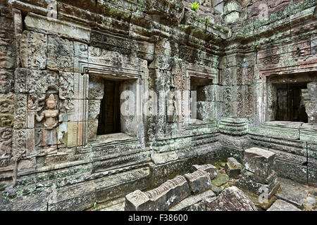 Geschnitzten Steinmauern von Preah Khan Tempel mit Reliefs. Angkor Archäologischer Park, Provinz Siem Reap, Kambodscha. Stockfoto