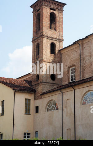 Glockenturm auf Seite des San Giuseppe Church, Asti. Stockfoto