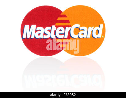 Kiew, UKRAINE - 21. März 2015: Mastercard-Logo auf Papier gedruckt und auf weißem Hintergrund platziert. Stockfoto