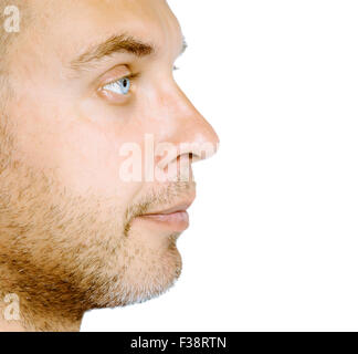 Unrasiert blauäugiger Mann mittleren Alters im Profil. Studio. isoliert Stockfoto