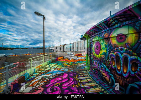 Graffiti an einem Gebäude in Slussen, Södermalm, Stockholm, Schweden. Stockfoto