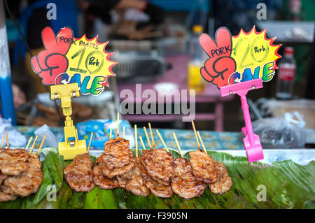 Thai gegrilltes Schweinefleisch am Chatuchak-Markt, Bangkok Stockfoto