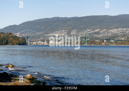 Die Lions Gate Bridge oder First Narrows Bridge und Burrard Inlet vom Stanley Park, Vancouver, BC, Kanada Stockfoto