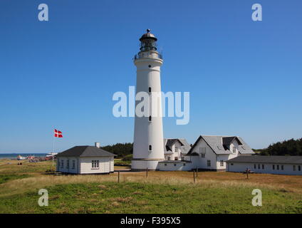 Weißen Leuchtturm Wahrzeichen im Weltkrieg Museum in Hirtshals Stockfoto