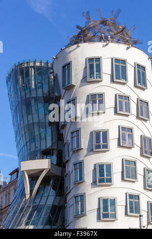 Das Tanzende Haus, entworfen von Frank Gehry, Prag, Tschechische Republik, Europa Stockfoto
