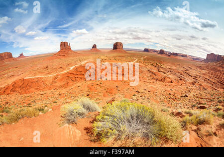 Fisheye-Objektiv-Blick auf das Monument Valley, Utah, USA. Stockfoto