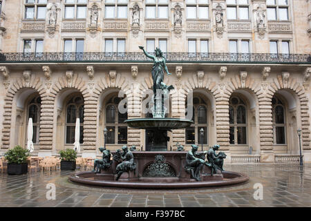 Blick auf das Rathaus, Rathaus Markt, Hamburg, Deutschland. Stockfoto