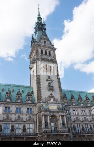 Blick auf das Rathaus, Rathaus Markt, Hamburg, Deutschland. Stockfoto