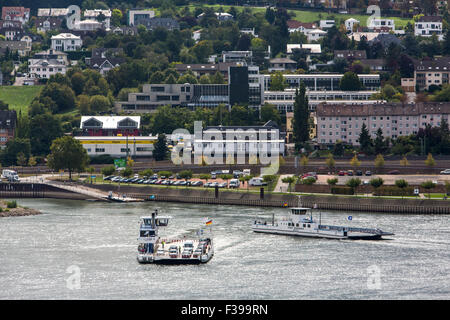 Autofähre auf dem Rhein zwischen Rüdesheim und Bingen, Oberes Mittelrheintal, Deutschland, Stockfoto