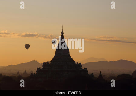 Ballons über Bagan, Myanmar Stockfoto