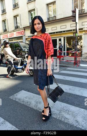 DJ Leigh Lezark posiert auf der Straße während der Paris Fashion Week - 30. September 2015 - Foto: Start-und Landebahn Manhattan/Celine Gaille *** für nur zur redaktionellen Nutzung *** Mindesthonorar 50, - EUR/minimale Gebühr 50, - EUR/Picture Alliance Stockfoto