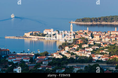 Blick auf die Altstadt von Rab, kroatische touristische Resort auf der gleichnamigen Insel. Stockfoto