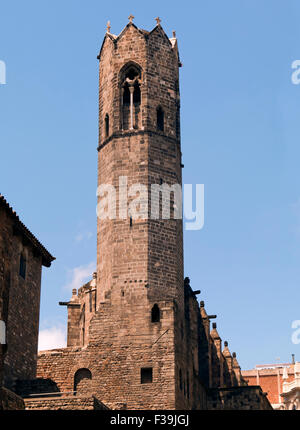 Glockenturm der königlichen Kapelle von St. Agatha, Barcelona, Spanien Stockfoto