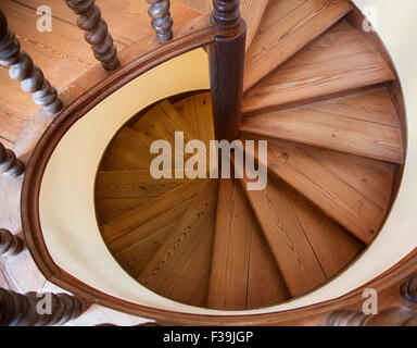 Wendeltreppe, Ansicht von oben, abstrakte Architektur Stockfoto