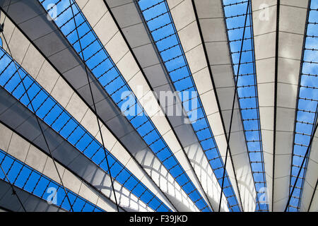 Detail von der Decke des Sony Center in Berlin, Deutschland. Stockfoto