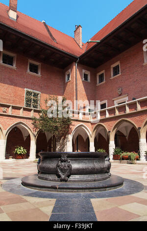 Innenhof des Collegium Maius in Krakau, Polen. Stockfoto