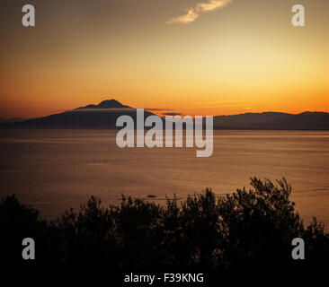 Sonnenuntergang über Vesuv, Sorrent, Kampanien, Italien Stockfoto