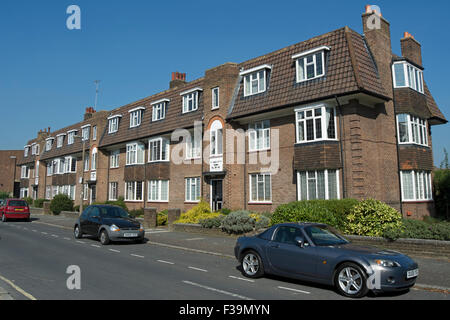 St. Margarets Gericht, eine speziell gebaute Appartementhaus der 1930er Jahre in den Baronen St Margarets, Middlesex, England Stockfoto