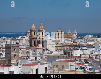 Cadiz, Spanien, Blick vom Torre Tavira an einem sonnigen Tag Stockfoto