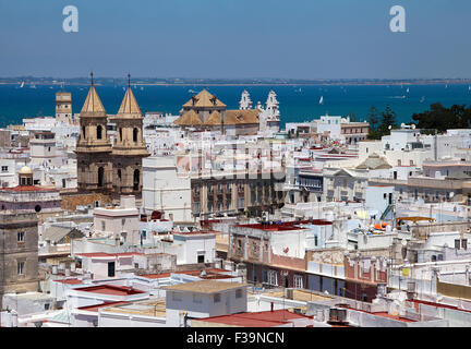 Cadiz, Spanien, Blick vom Torre Tavira an einem sonnigen Tag Stockfoto