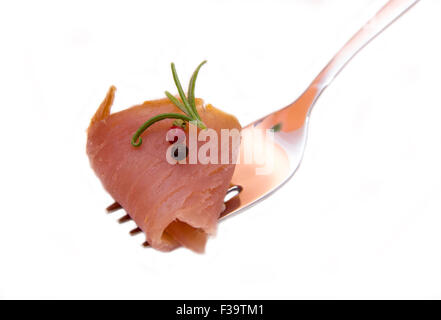 Geräucherter Thunfisch Gabel auf weißem Hintergrund Stockfoto