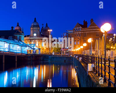 Die Fürsten Quay Einkaufszentrum und Maritime Museum, in der Abenddämmerung, Kingston upon Hull, East Riding of Yorkshire, England UK Stockfoto