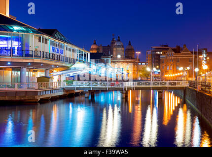 Die Fürsten Quay Einkaufszentrum in der Abenddämmerung, Kingston upon Hull, East Riding of Yorkshire, England UK Stockfoto