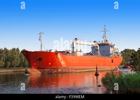 Schiff aus dem Hafen von Danzig, Polen. Stockfoto