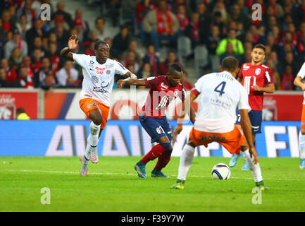 Lille, Frankreich. 2. Oktober 2015. Französischen Liga 1 Fußball. OS-Lille gegen Montpellier. Jerome Roussillon (Montpellier) Herausforderungen Lenny Nangis (Lille) © Action Plus Sport/Alamy Live News Stockfoto