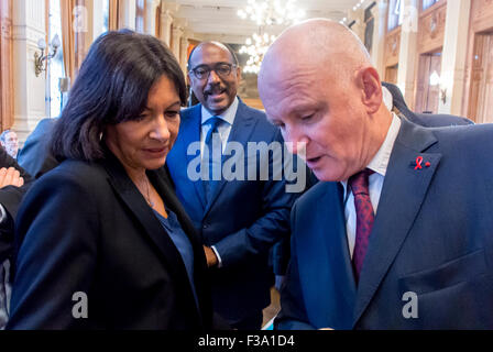 Paris, Frankreich. Politik AIDS International Congress von der IAPAC, im Hotel de Ville, Bürgermeister Anne Hidalgo und Christophe Girard, MI-chel Sidibé (ex-UNAIDS) hilft, auf Null zu kommen Stockfoto