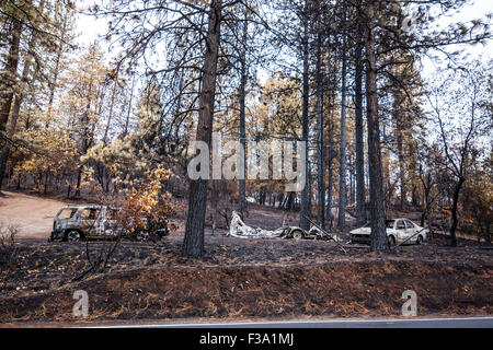 Die Zerstörung und die wunderbare Erhaltung des Eigentums in Kalifornien Butte Feuer in der Sierra Nevada in Kalifornien Stockfoto