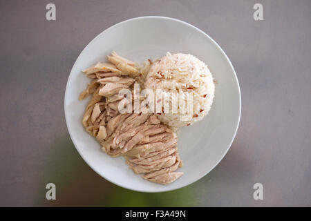 Hainan-Huhn mit Reis auf den weißen Teller Stockfoto