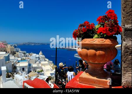 Caldera Meerblick an der Palia Kameni Bar in Fira Santorini Griechenland Stockfoto