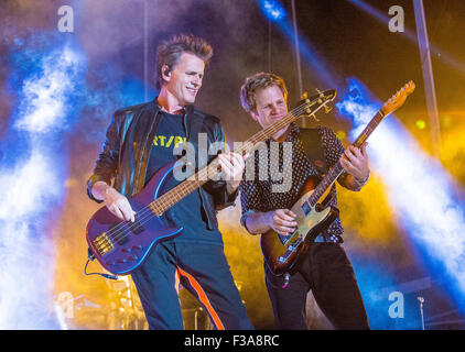 Führt Musiker John Taylor (L) und Roger Taylor von Duran Duran auf der Bühne beim 2015 Leben ist schön-Festival in Las Vegas Stockfoto