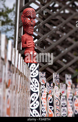 Farbige Maori Statue in Rotorua, Neuseeland Stockfoto