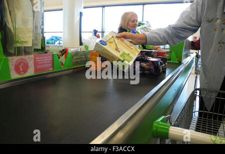 ASDA Stores Ltd ist ein US-amerikanischer besaß, Brite/Britin gegründet Supermarktkette, mit Sitz in Leeds, West Yorkshire. NUR ZUR REDAKTIONELLEN VERWENDUNG Stockfoto