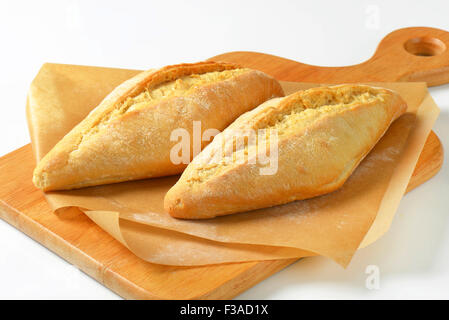 Weiße Sauerteig Brötchen mit knusprigen Kruste Stockfoto