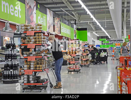 ASDA Stores Ltd ist ein US-amerikanischer besaß, Brite/Britin gegründet Supermarktkette, mit Sitz in Leeds, West Yorkshire. NUR ZUR REDAKTIONELLEN VERWENDUNG Stockfoto